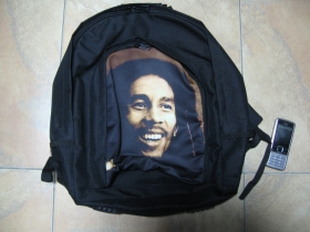 Bob Marley ruksak čierny, 100% polyester. Rozmery: Výška 42 cm, šírka 34 cm, hĺbka až 22 cm pri plnom obsahu